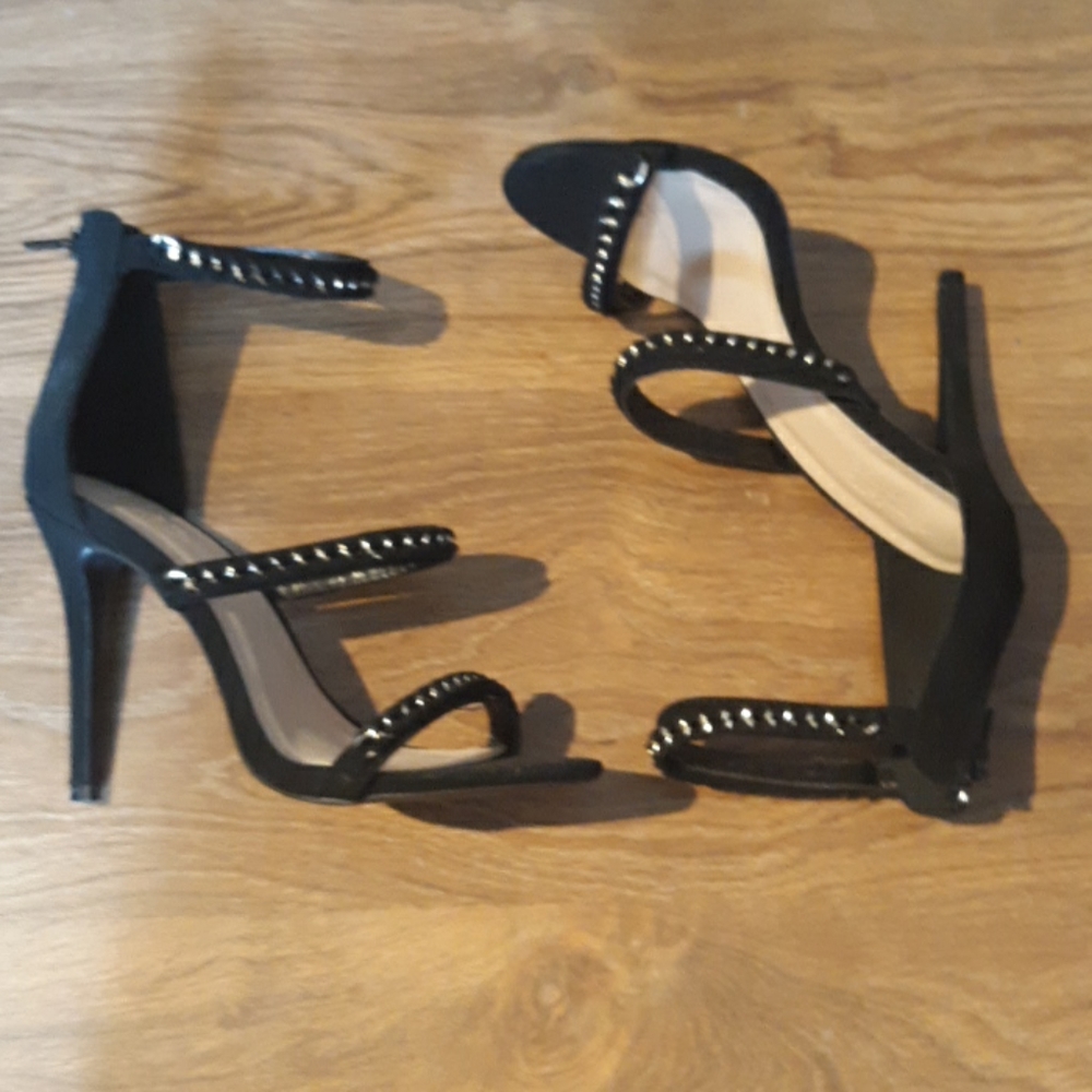 Heels - Picture 2 of 2